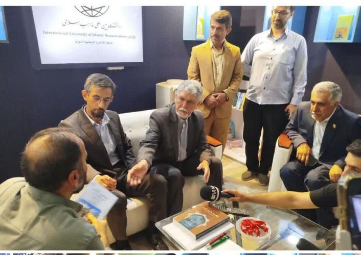 بازدید وزیر محترم فرهنگ و ارشاد اسلامی از غرفه بین الملل دانشگاه بین‌المللی مذاهب اسلامی